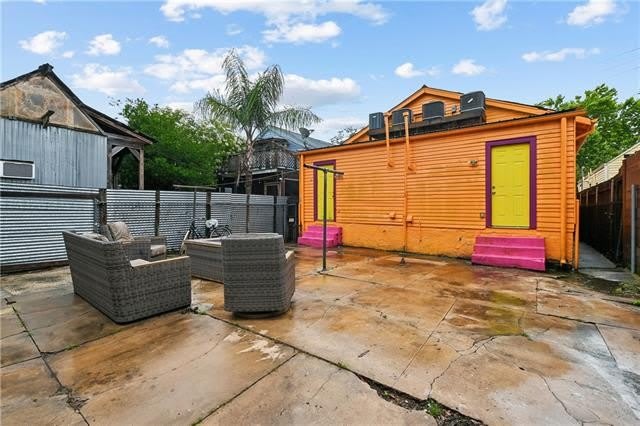 2321 CHARTES Street – photo 2