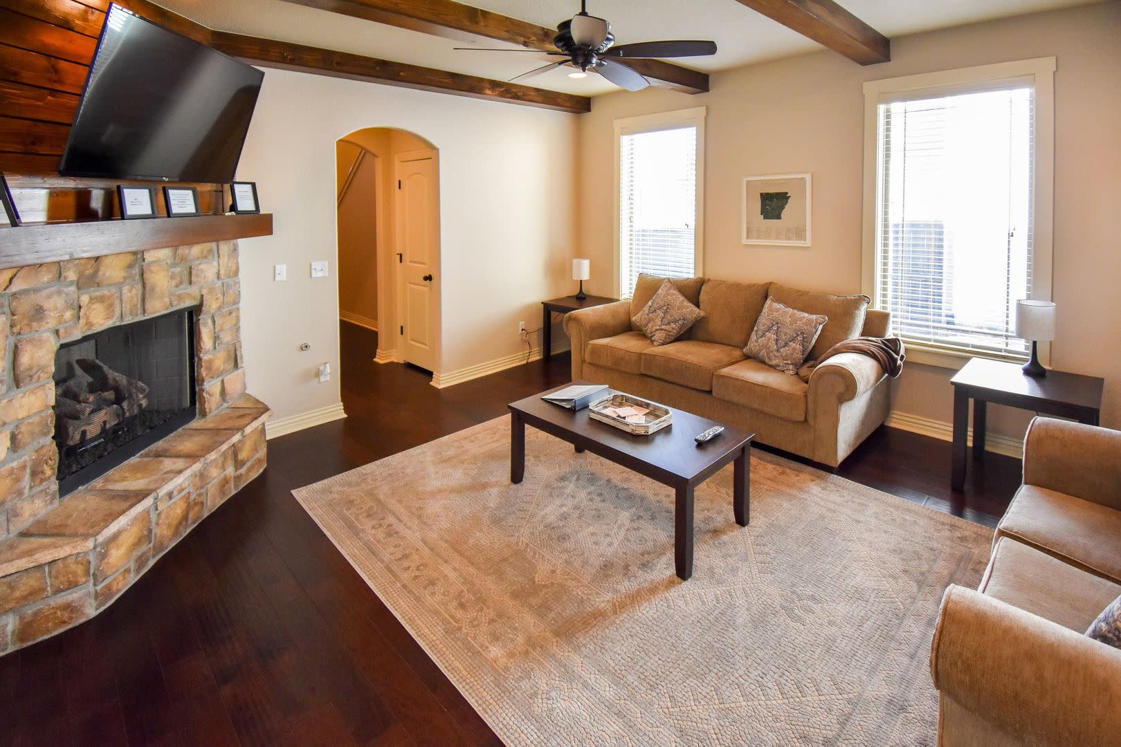 Stunning Fully Furnished Home in the Heart of Fayetteville! – photo 4