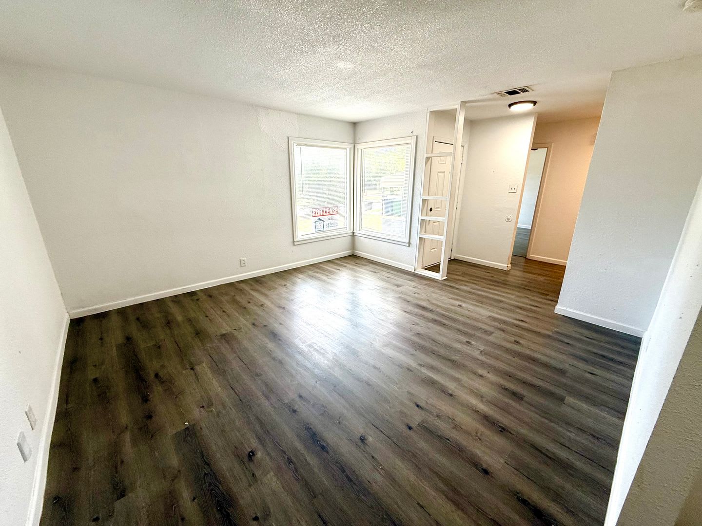 Charming 3-Bedroom Home with Fenced Backyard & Garage – photo 2
