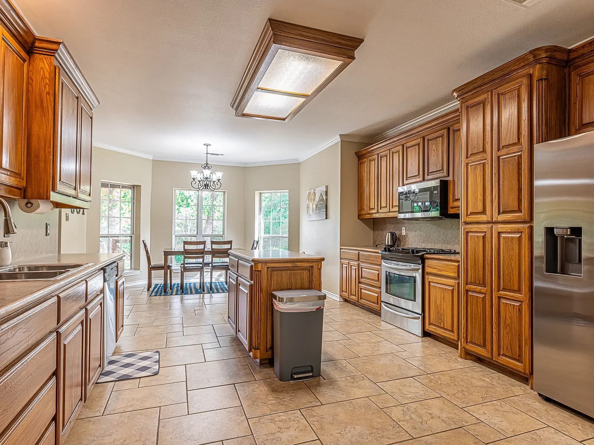 1606 S Hyde Park Avenue – photo 5