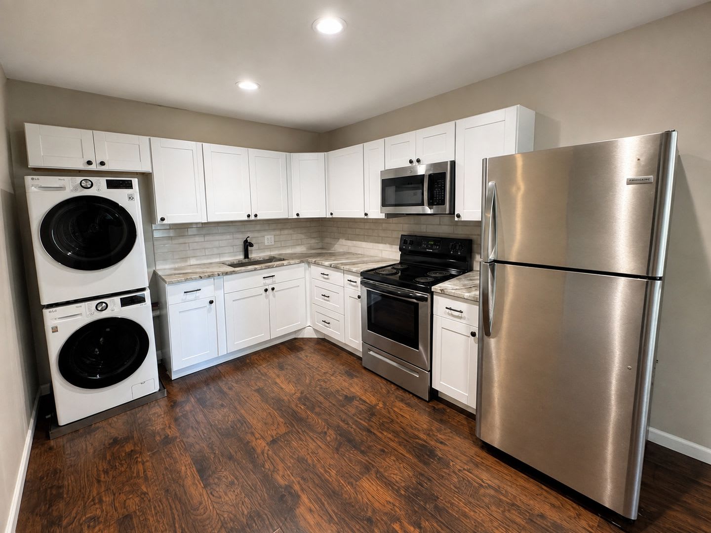 Second Floor 2 Bedroom Apartment With Balcony – photo 4