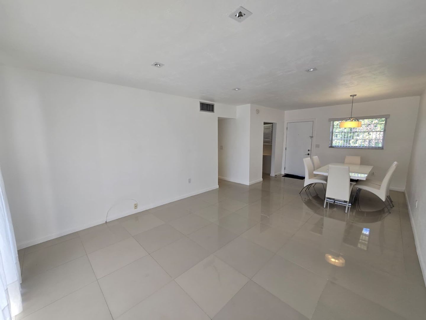 2-Bed, 2-Bath Miami Condo in HOA Community – Pool, Laundry On-Site – photo 3