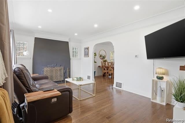 4612 Balfour Road – photo 2