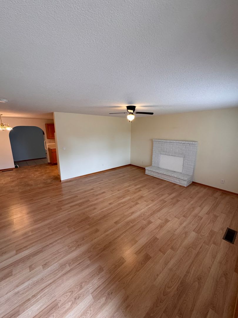 Quiet Cul-de-Sac Living: 3 Bed, 2 Bath Single-Story Home – photo 4