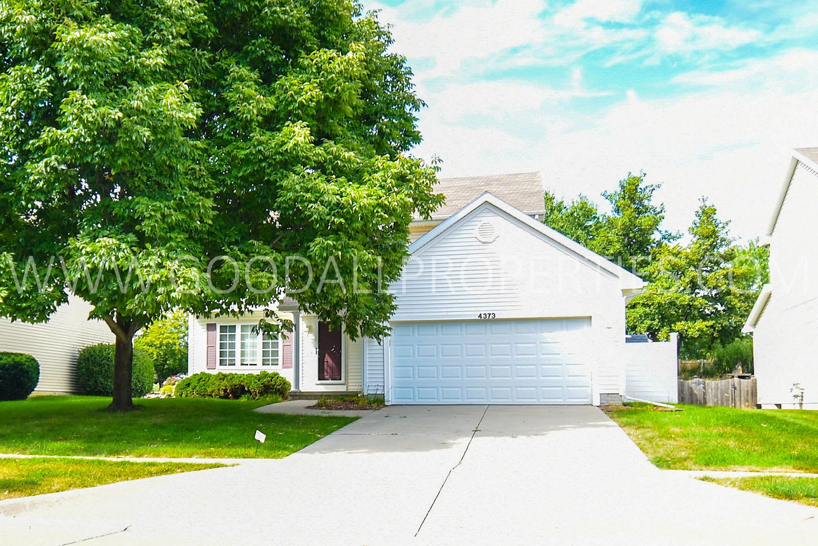 Spacious 3-Bedroom West Des Moines Home with Finished Basement & 2-Car Garage – photo 1