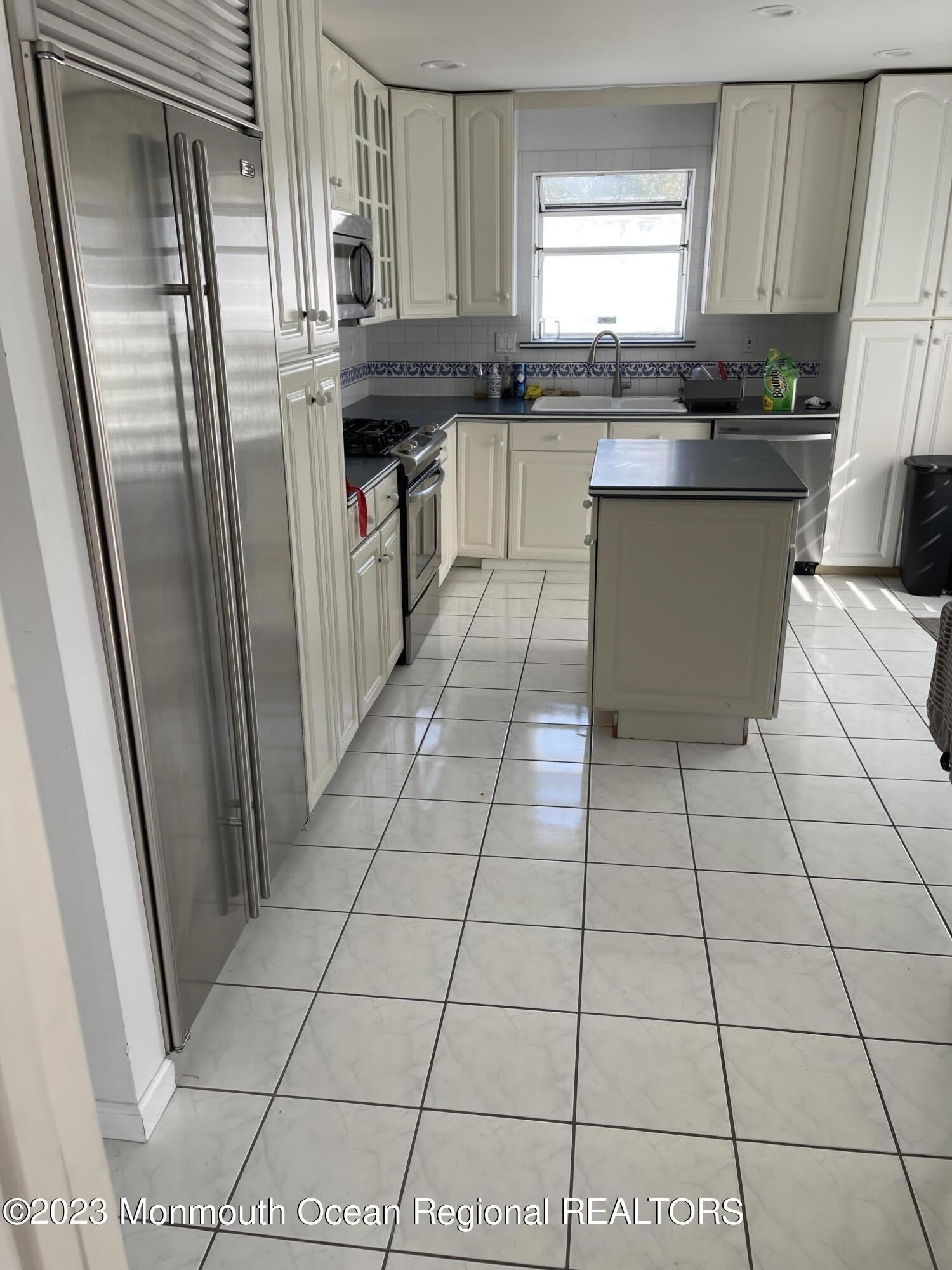 8 Dwight Drive – photo 5