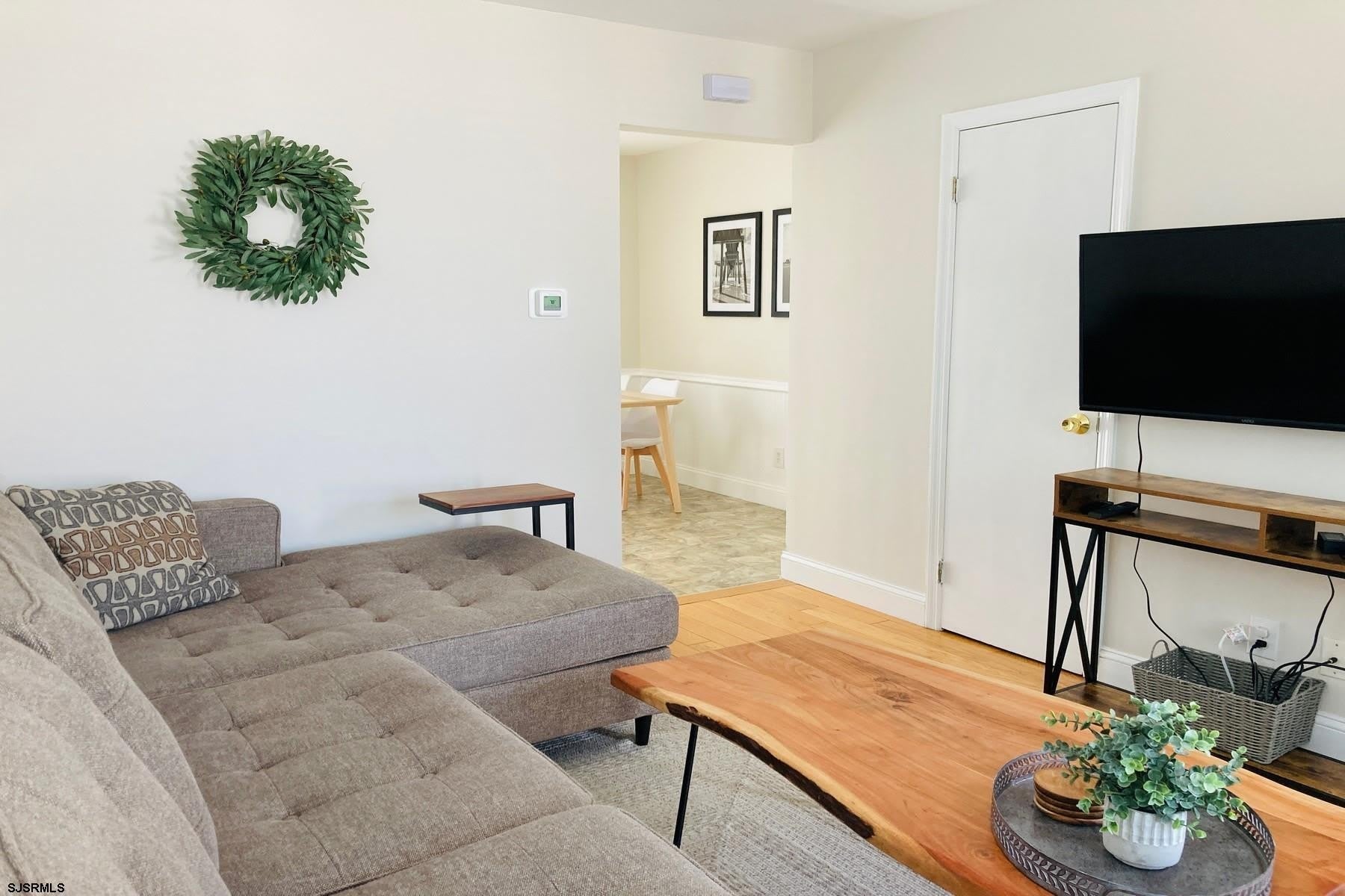 670 Carolyn Terrace – photo 5