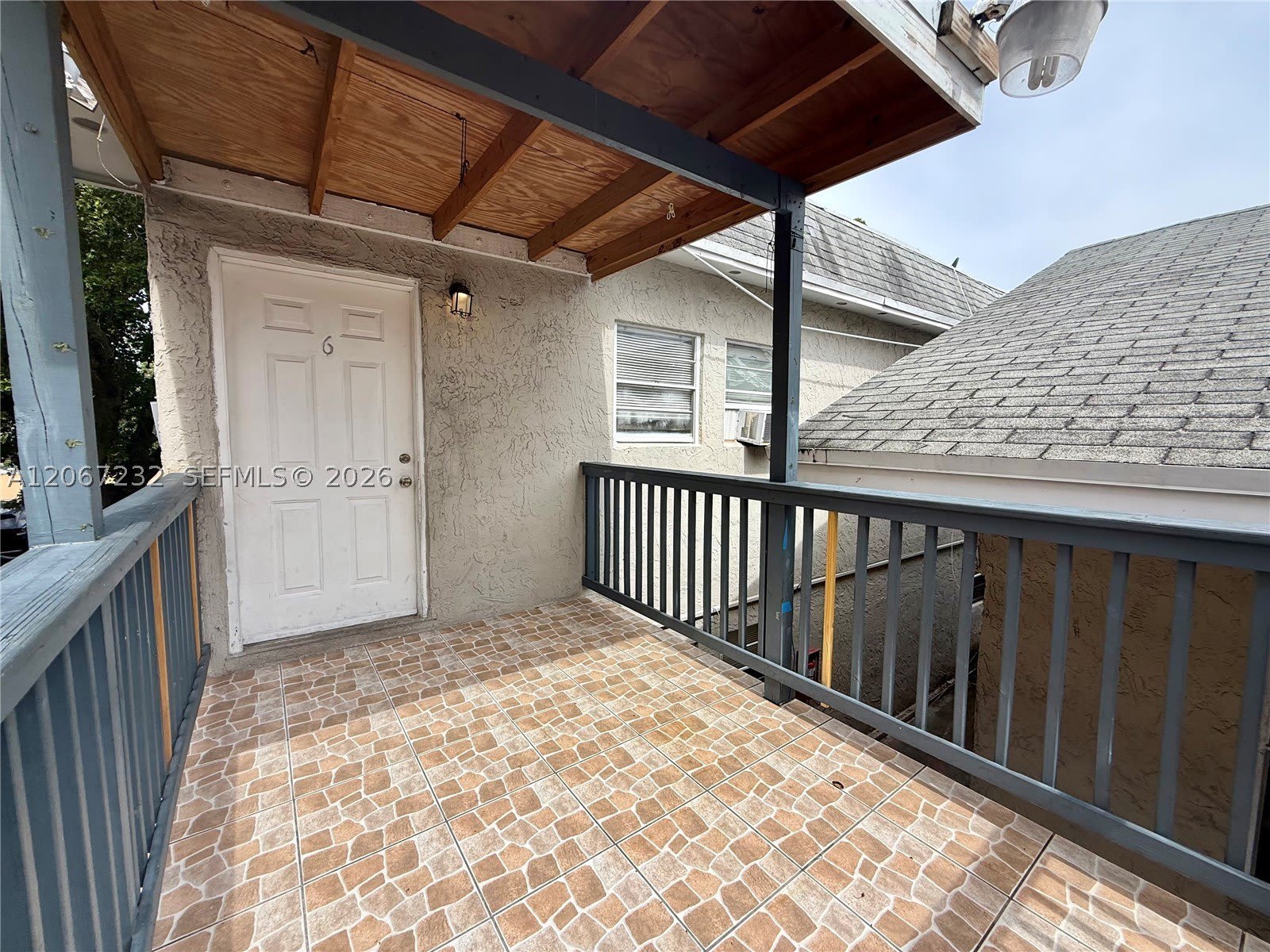 718 SW 11th Ave – photo 1