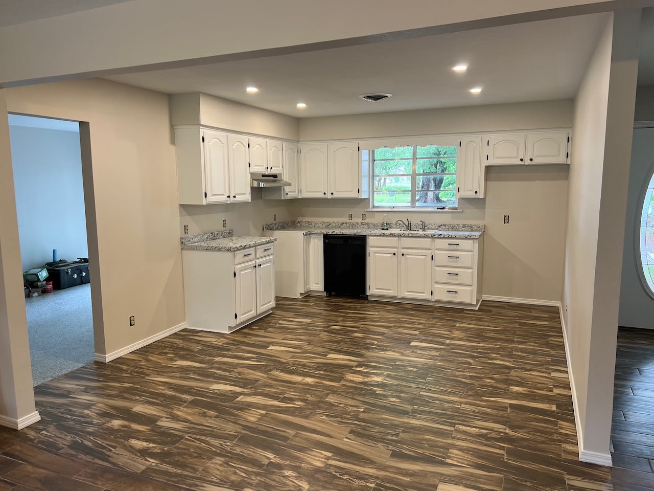 309 Stadium Dr – photo 2