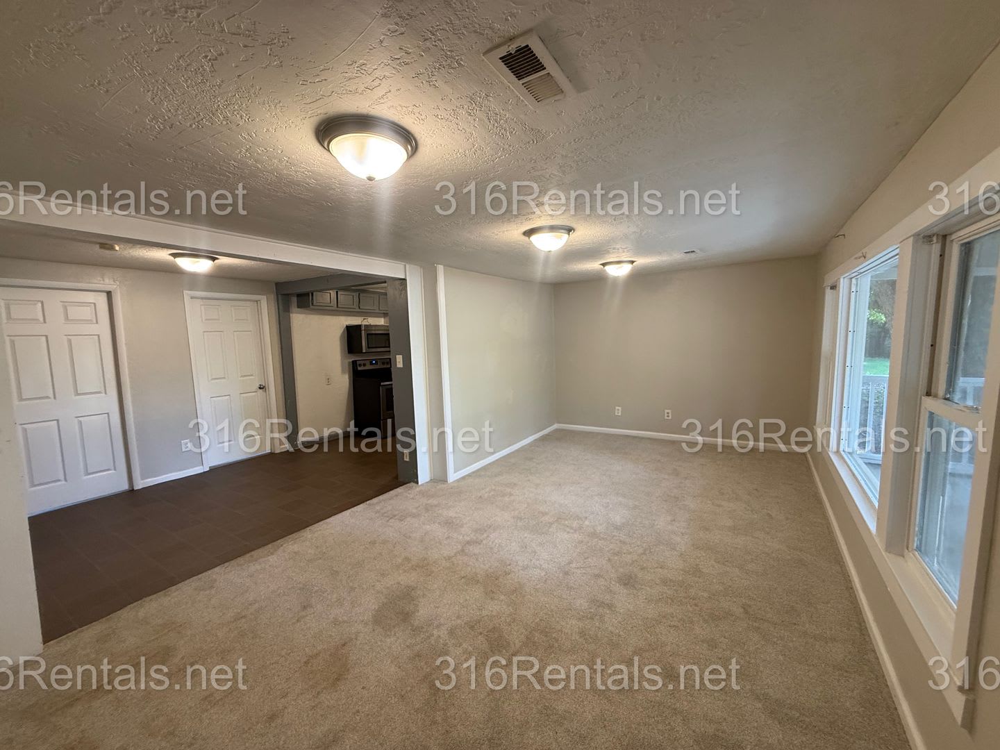 1200 3 Bedroom 1 Bathroom Haysville Single Family Home – photo 2