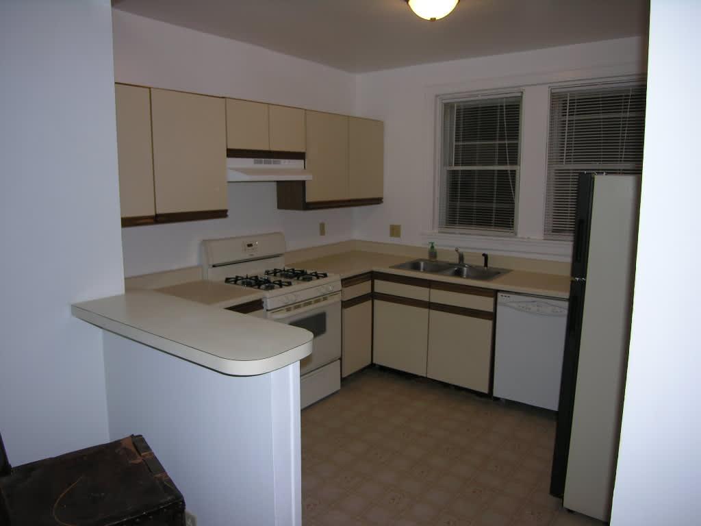 577 Green Ln – photo 5