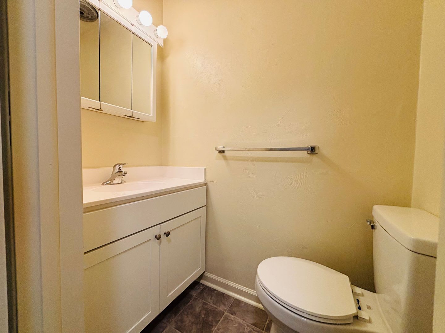 2 Bedroom, 1.5 Bath Townhouse – photo 2