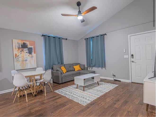 356 Kingview Drive – photo 2