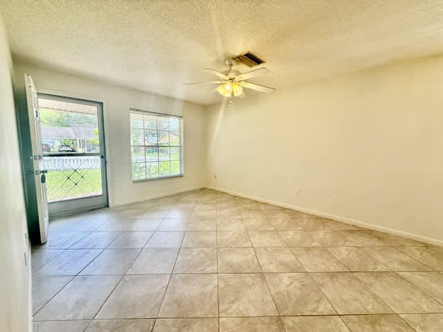 223 North Adelle Avenue – photo 4
