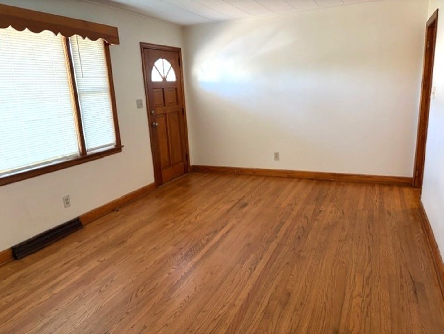 ~~ Cute 2-bedroom Brick Ranch located in Elon ~~ – photo 2