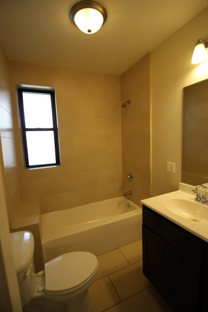 2410 W Winnemac Ave – photo 4