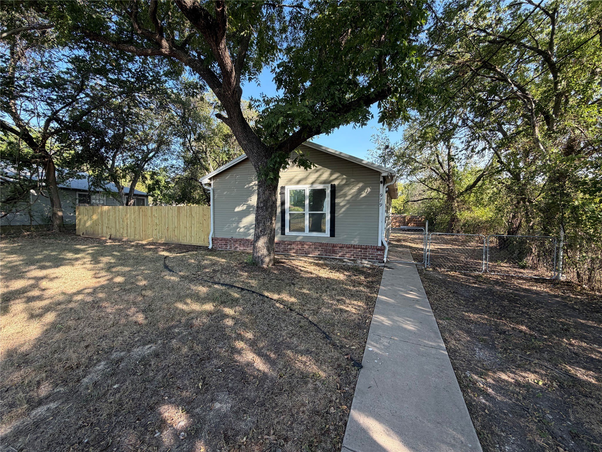 979 W Pecan Street – photo 2