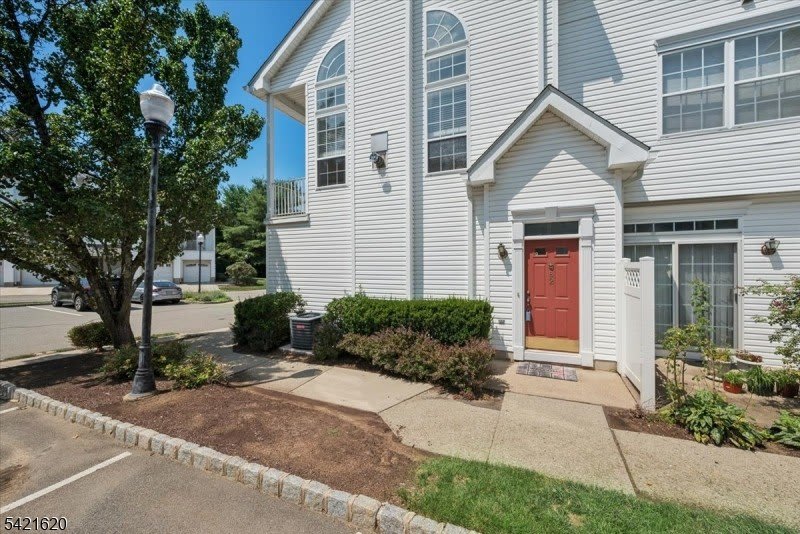 82 Hancock Dr – photo 4