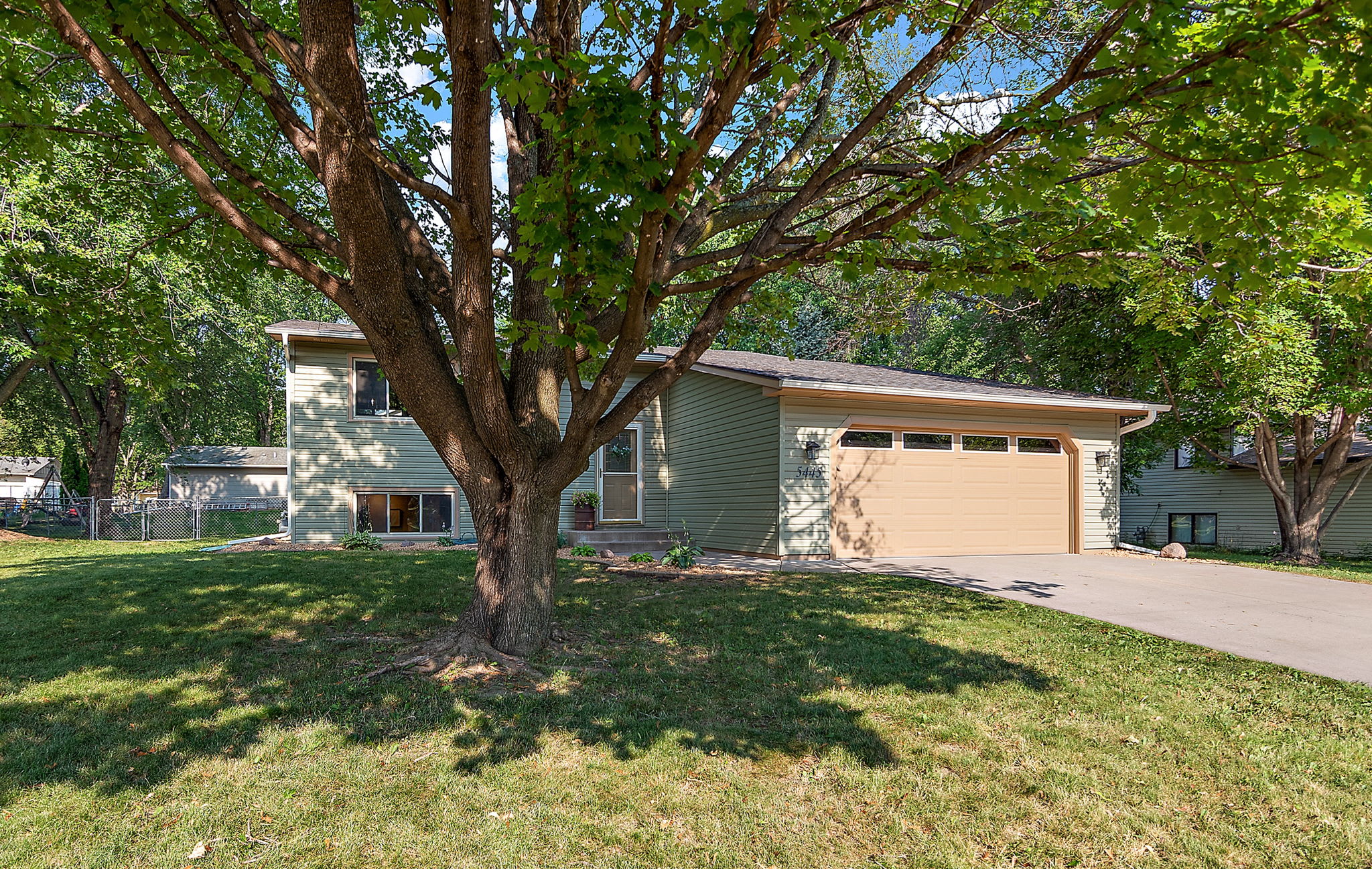 5445 Large Avenue Northeast – photo 2