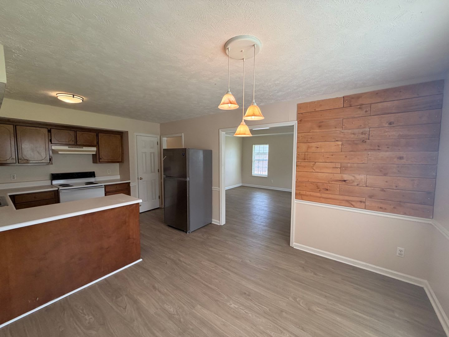Move-In Ready! Fresh Updates, Fenced Backyard & Prime Smyrna Location! – photo 5