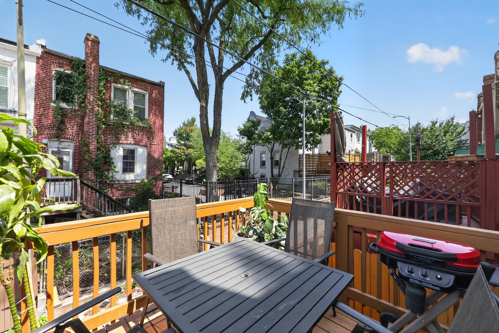 Charming Wardman-Style Rowhouse in Columbia Heights — Private Deck & Fenced Yard – photo 4