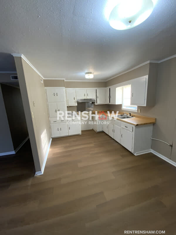 379 Moore St – photo 4