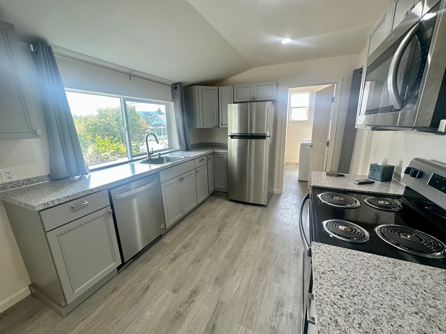 LEASE ASSIGNMENT: Available 9/4/2026! 3 bdrm/1 bath House! 12-month lease! – photo 4
