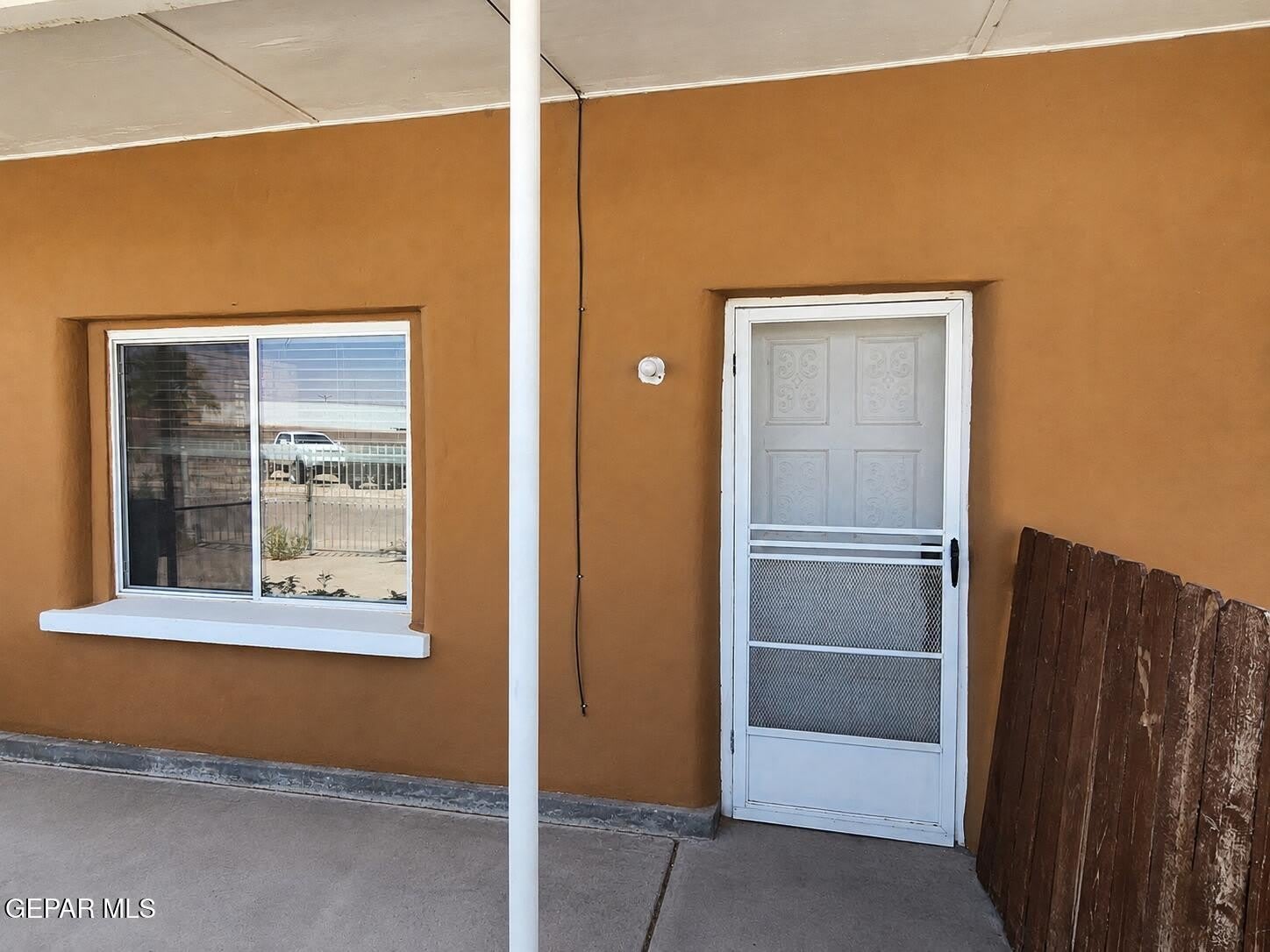 323 SINGH Street – photo 2
