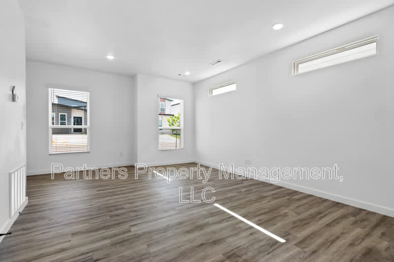 881 Ventnor Avenue – photo 5
