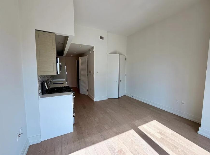 551 10th Ave. – photo 5