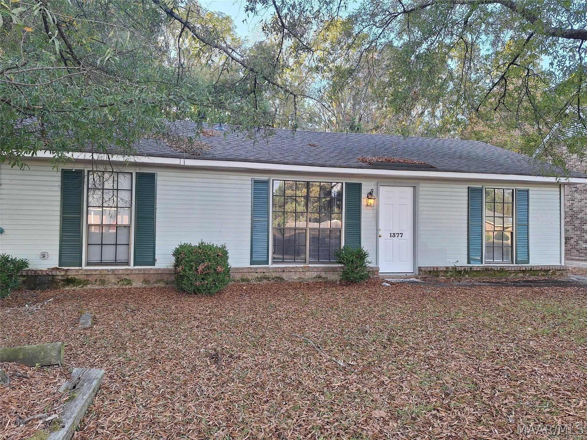 1377 DUNBARTON Road – photo 2