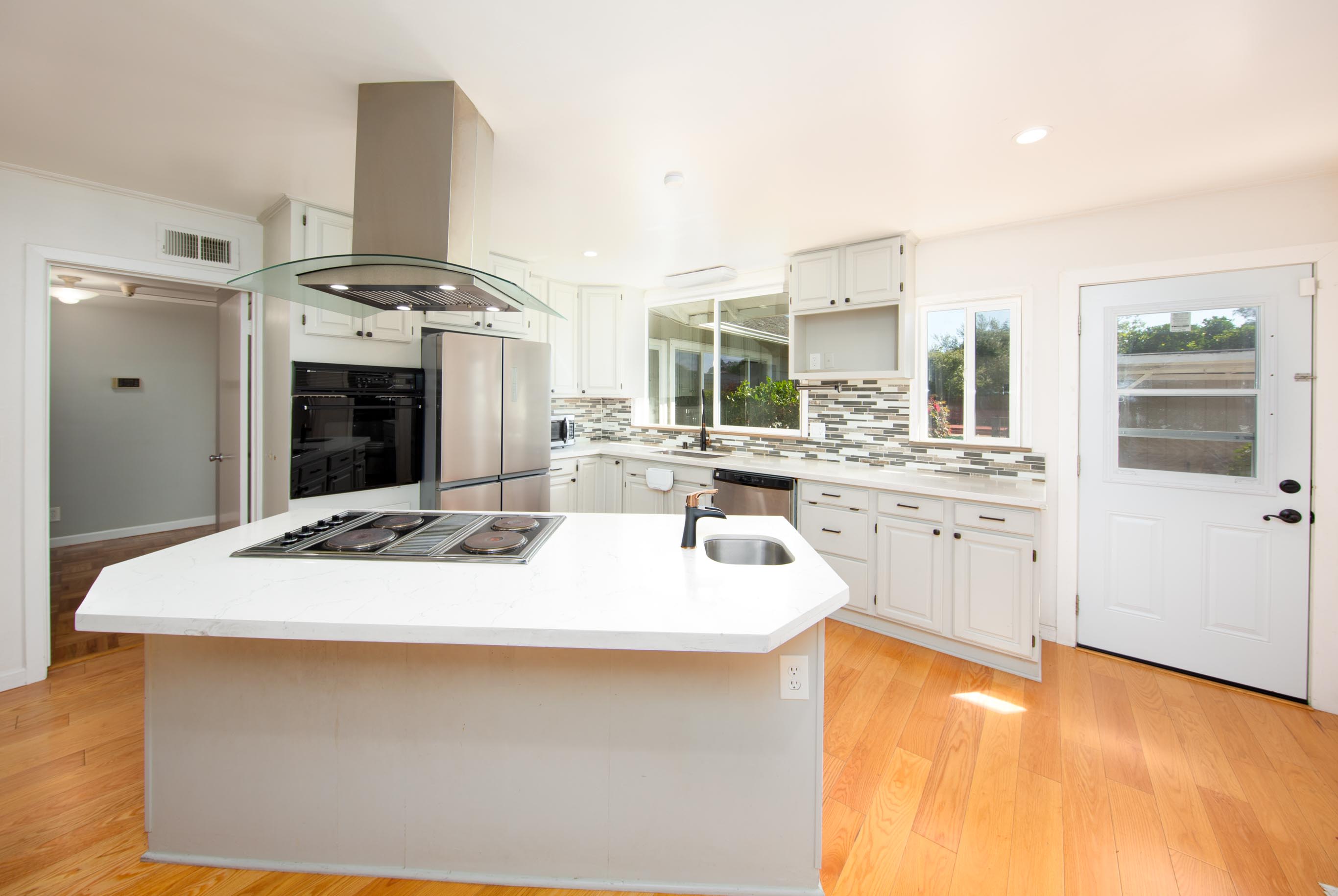 330 Beverly Avenue – photo 3