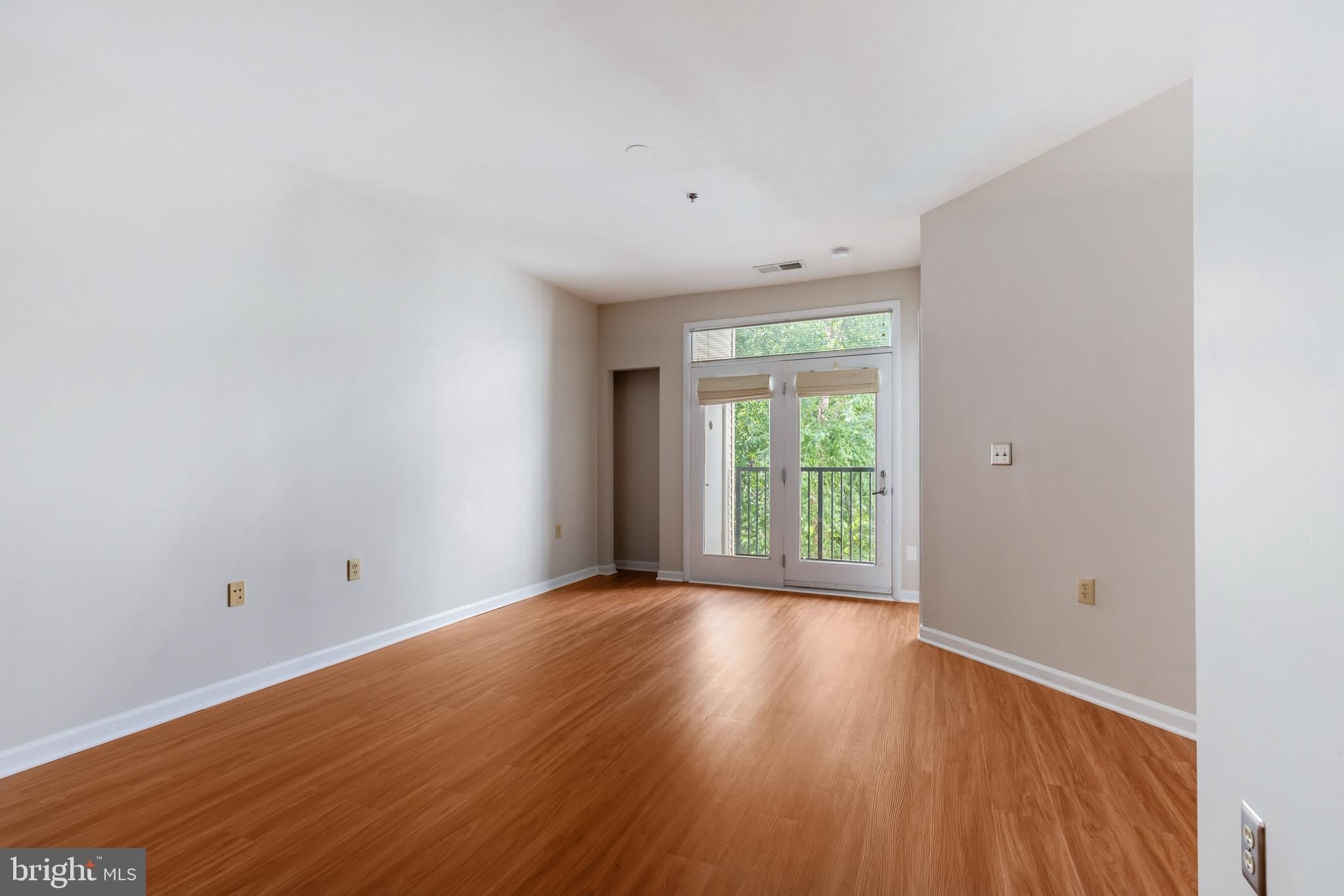 1201 E WEST Highway – photo 4