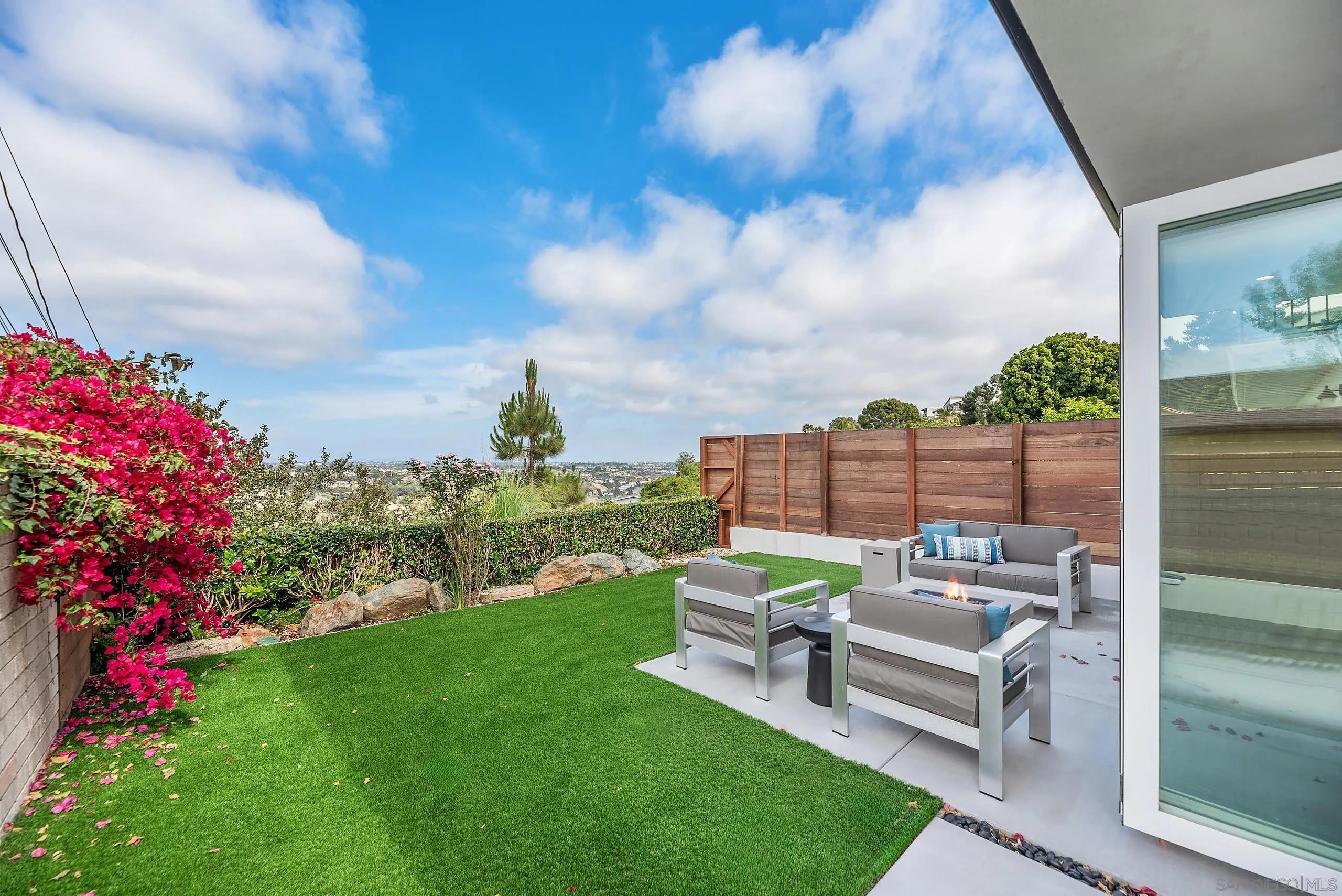 5830 Desert View Dr – photo 5