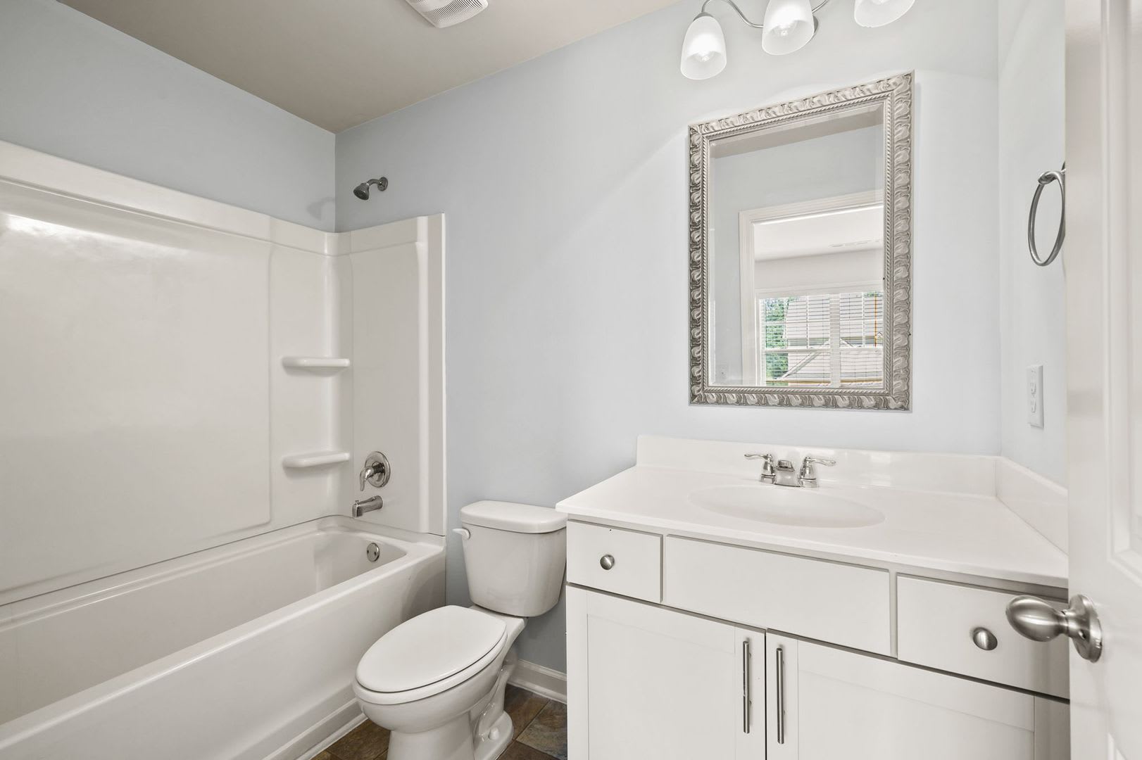 Spacious 5BR/3.5BA Home in Tallant Farms – photo 3