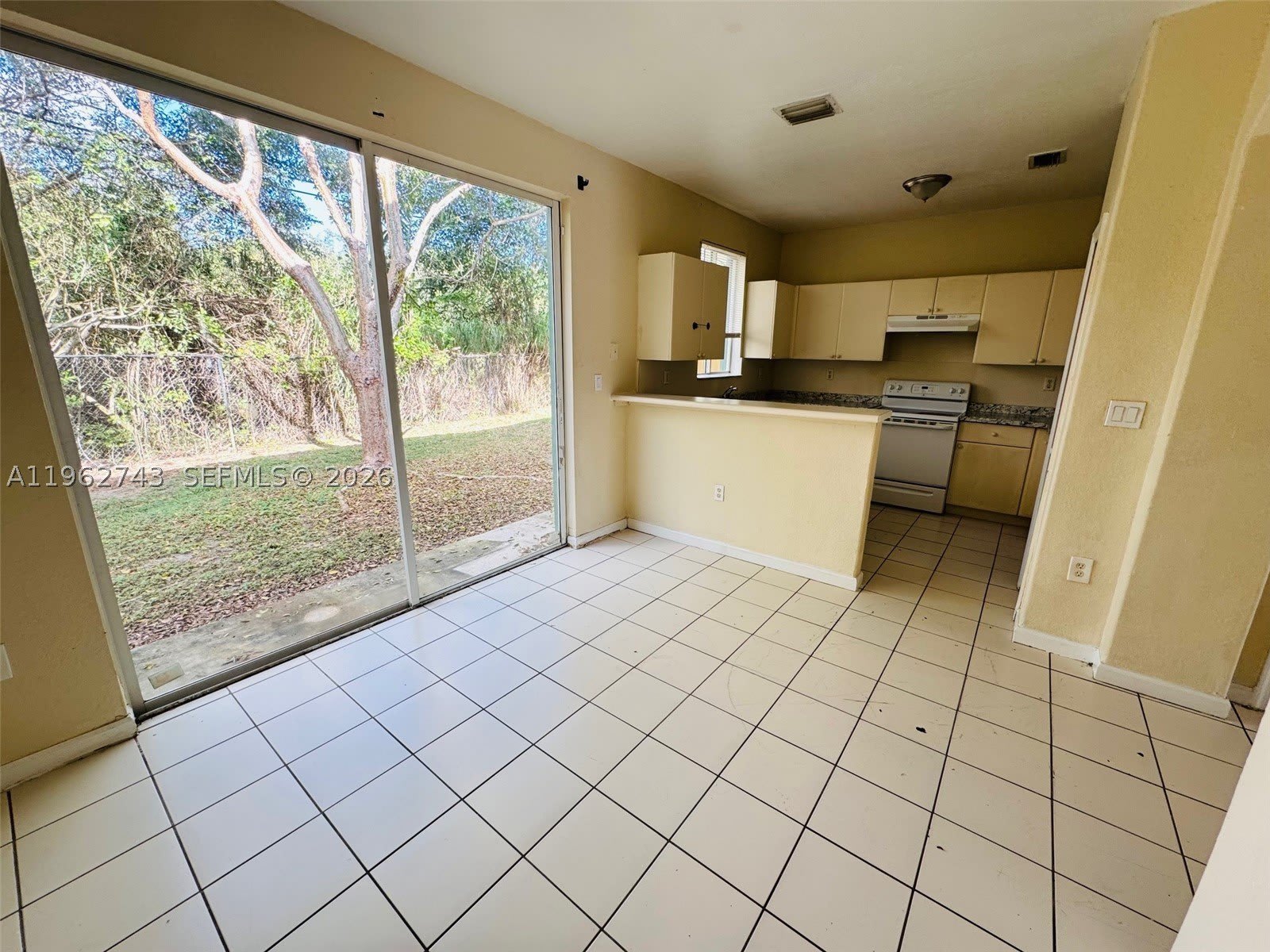 1601 SE 24th Ct – photo 2