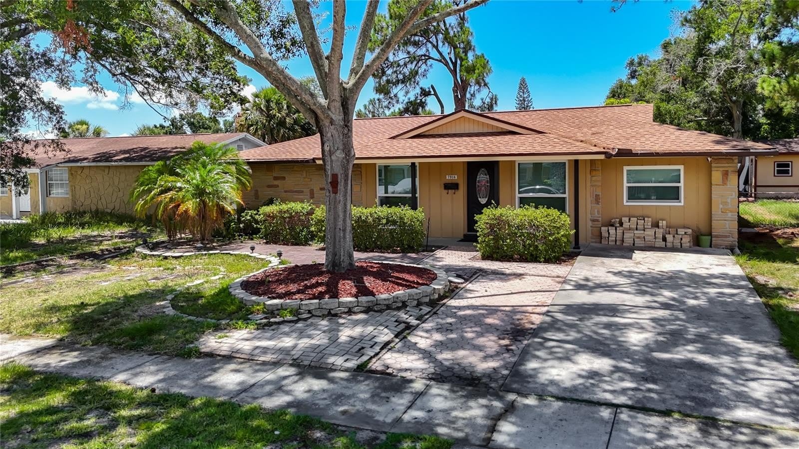 7916 WOODGROVE Circle – photo 1