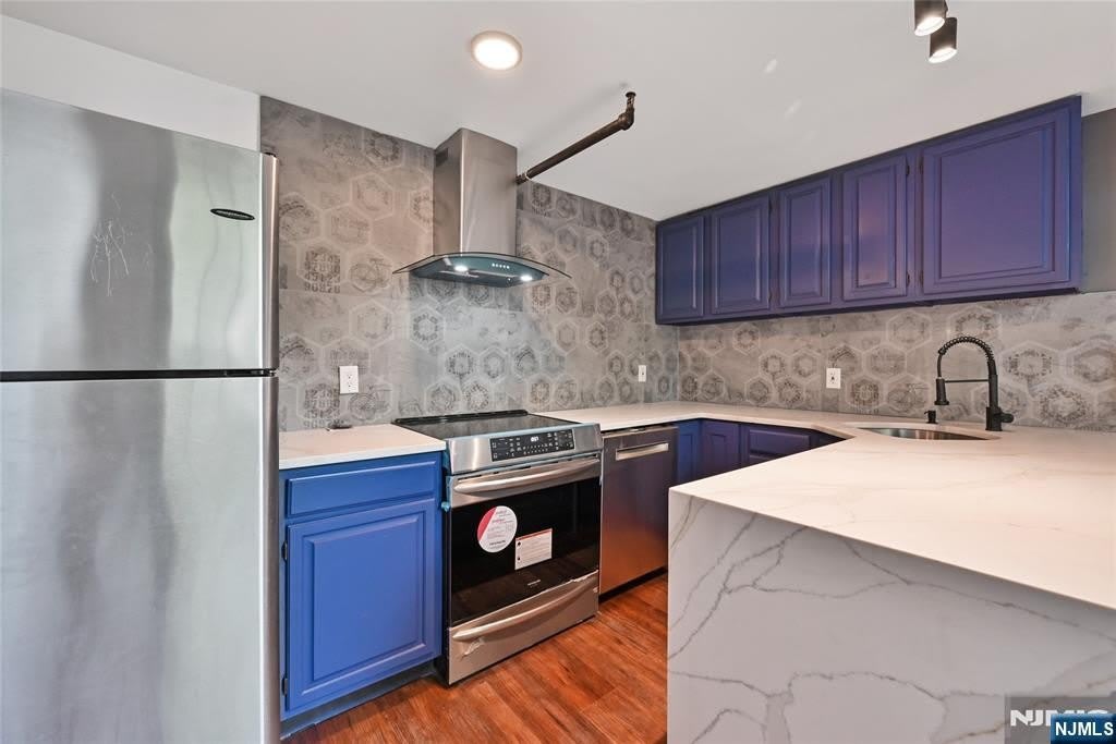 384 Trenton Avenue – photo 3