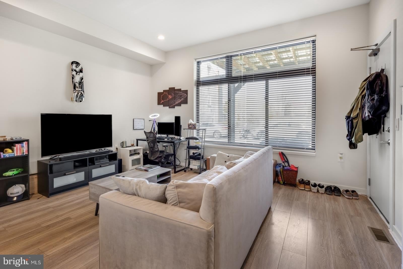 385 MARTIN Street – photo 5