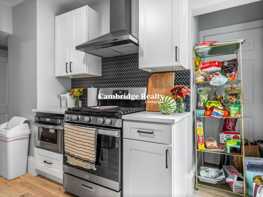5 Dickson St. – photo 3