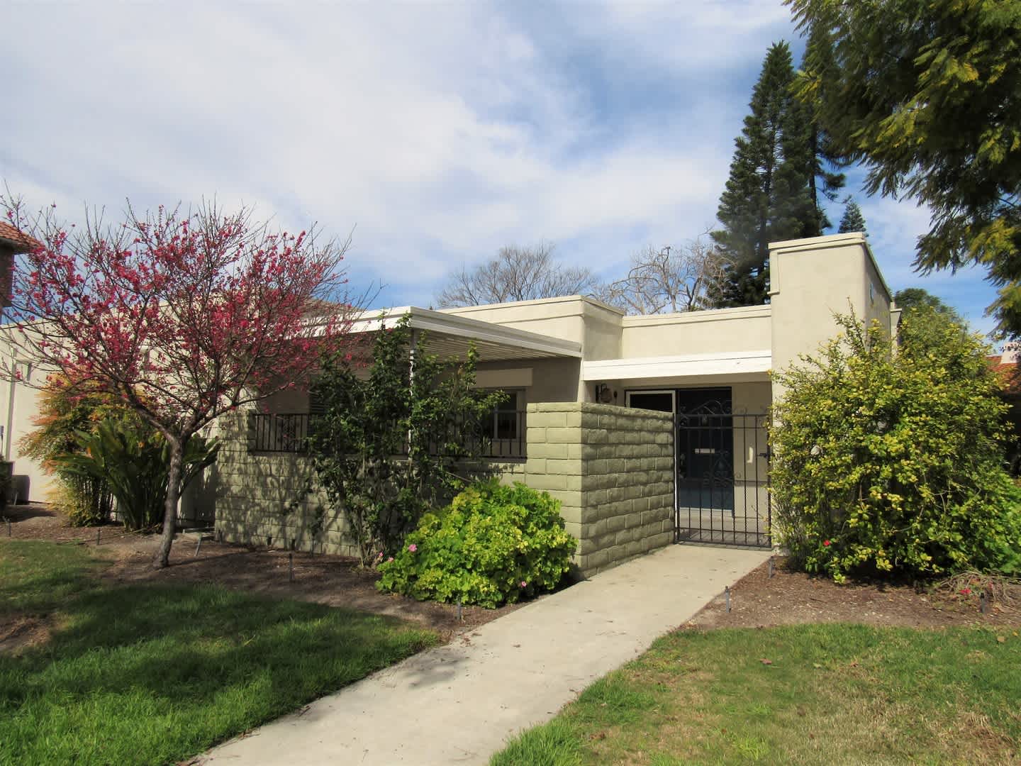 Beautiful 2 Bedroom Ground Floor Condo in Laguna Woods! – photo 1
