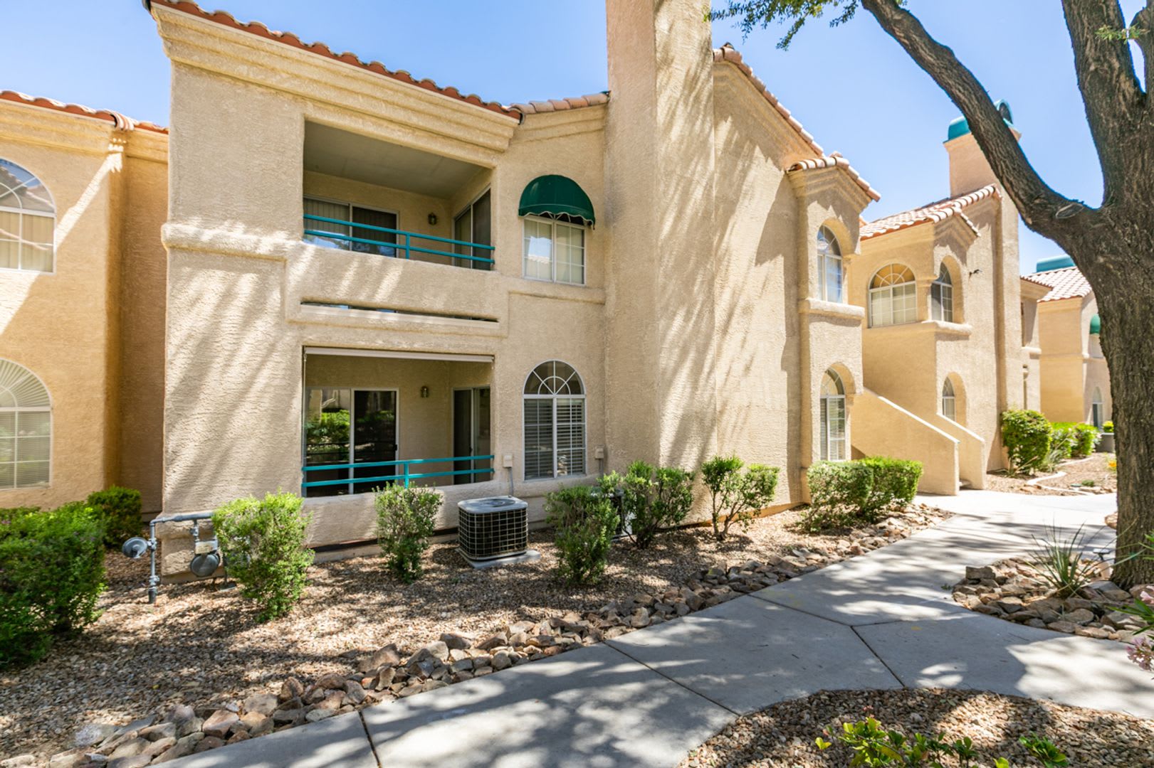 * MOVE IN SPECIAL AVAILABLE *Charming First-Floor Condo with Resort-Style Amenities – photo 3