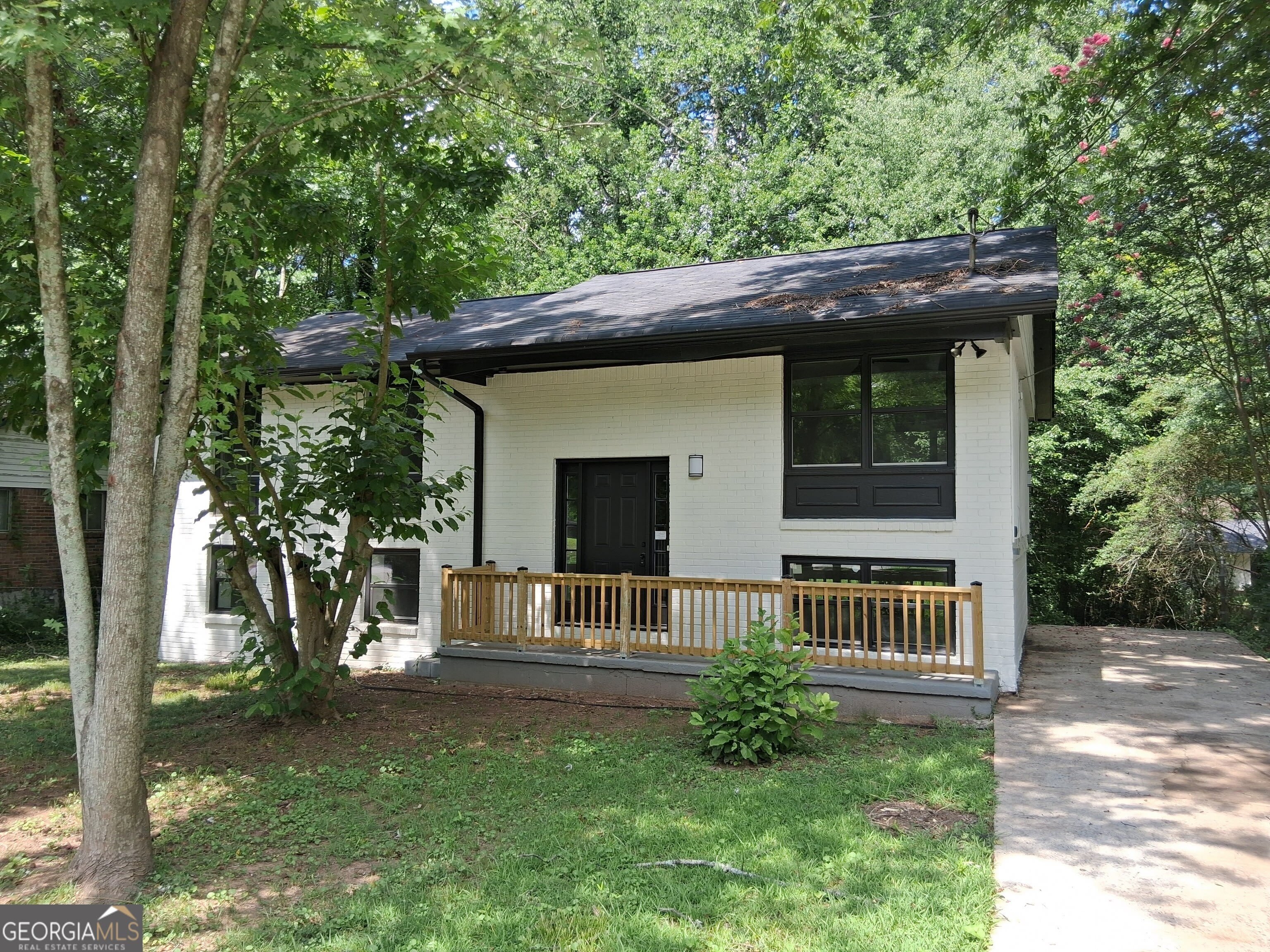 8229 Queens Drive – photo 2