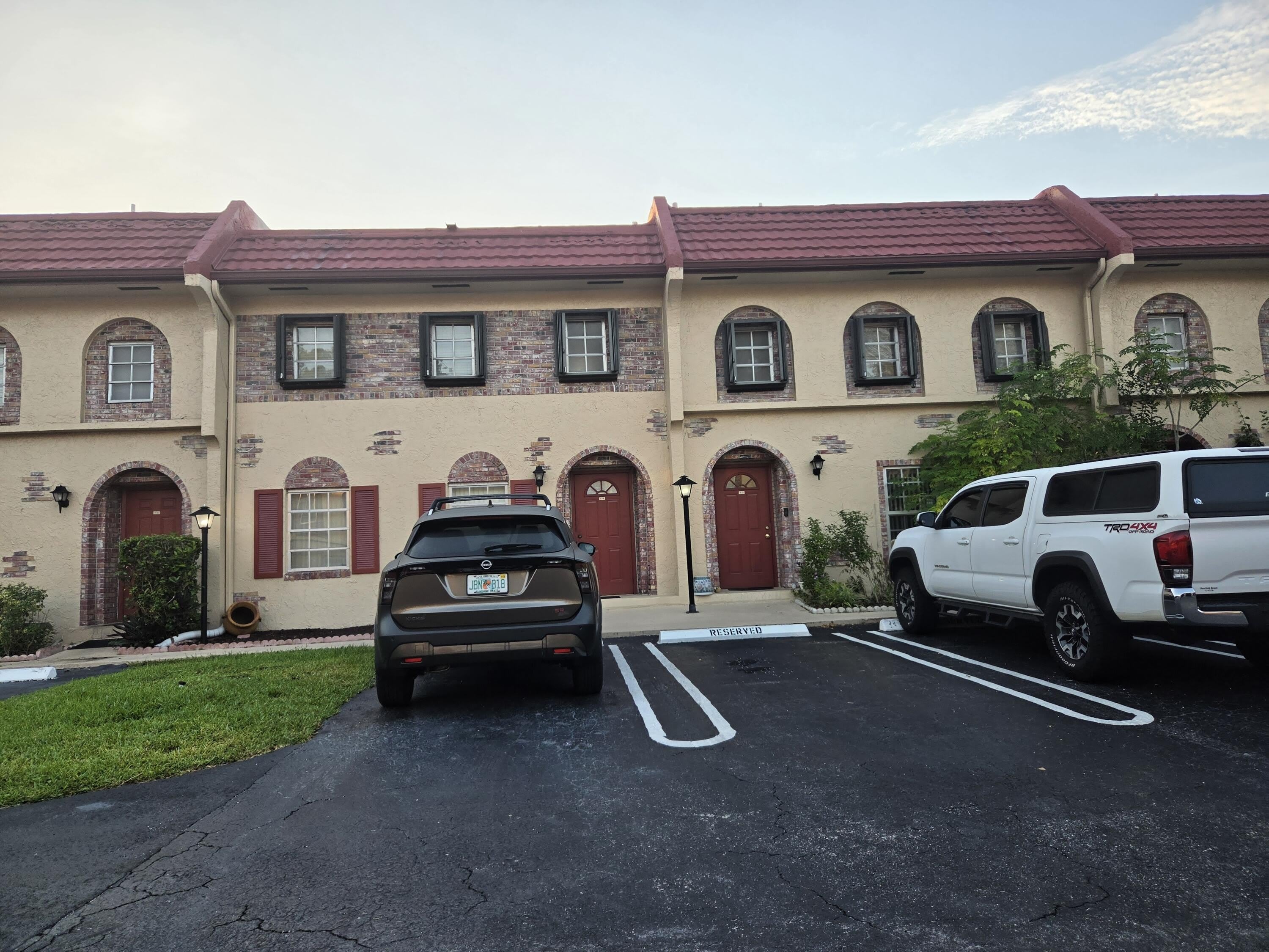3062 Riverside Drive – photo 2