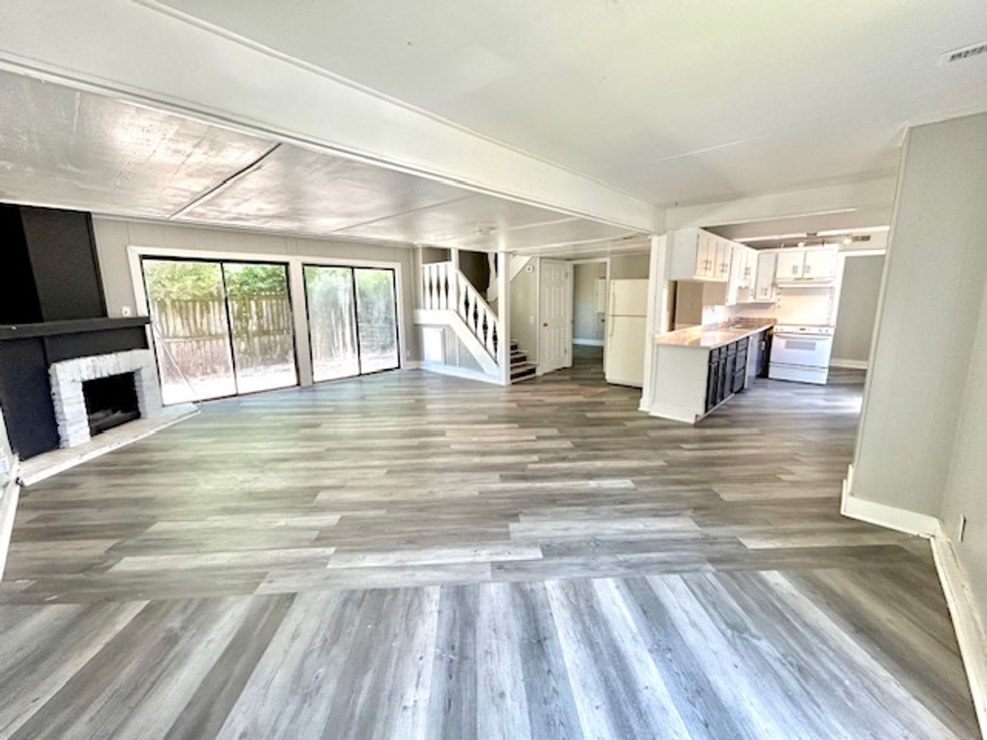 SPACIOUS 3 BEDROOM, 2 BATH HOME FOR RENT – $1,500/MONTH! – photo 3