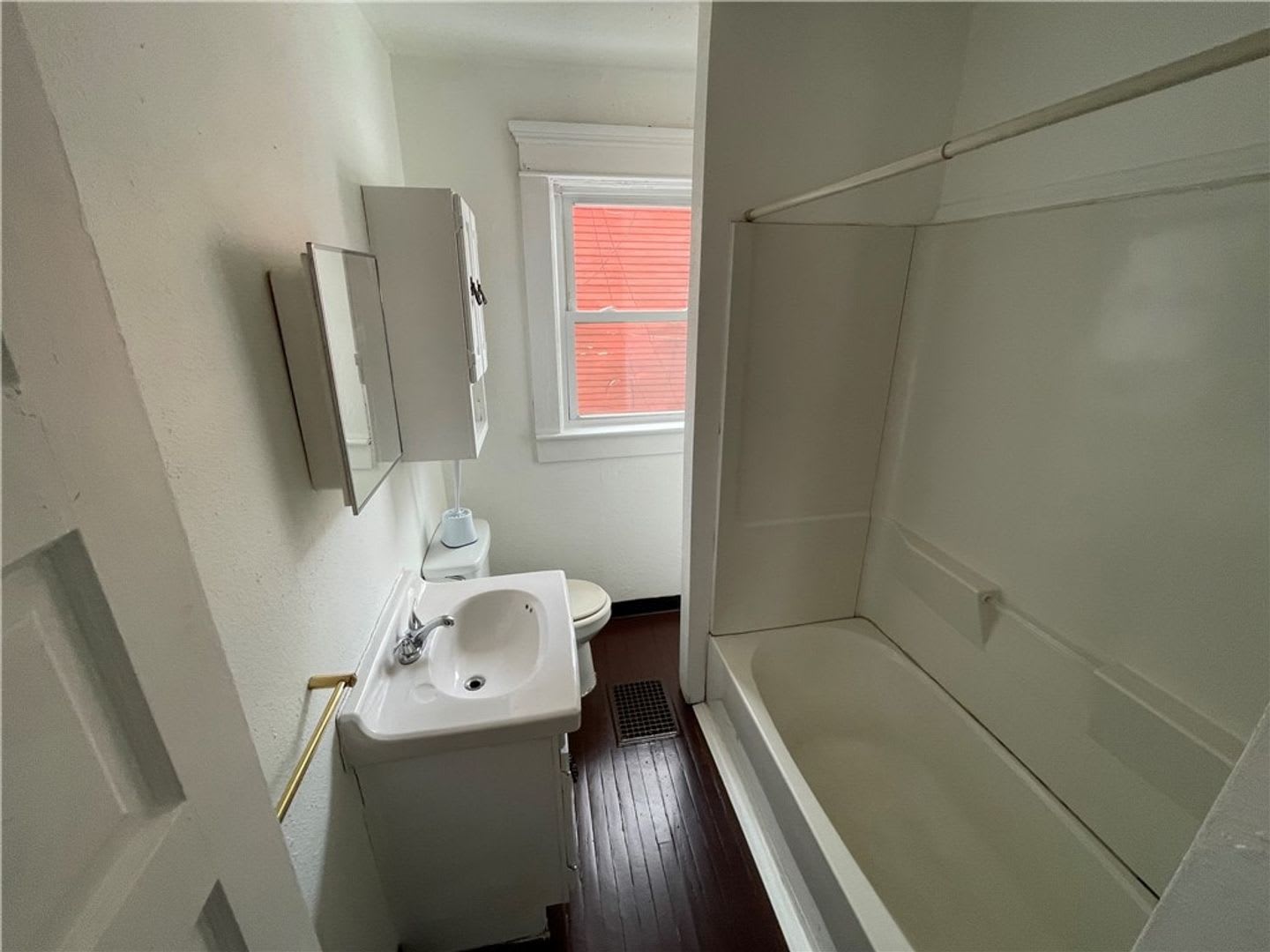 2 Bdrm 2nd Floor Apartment – photo 4