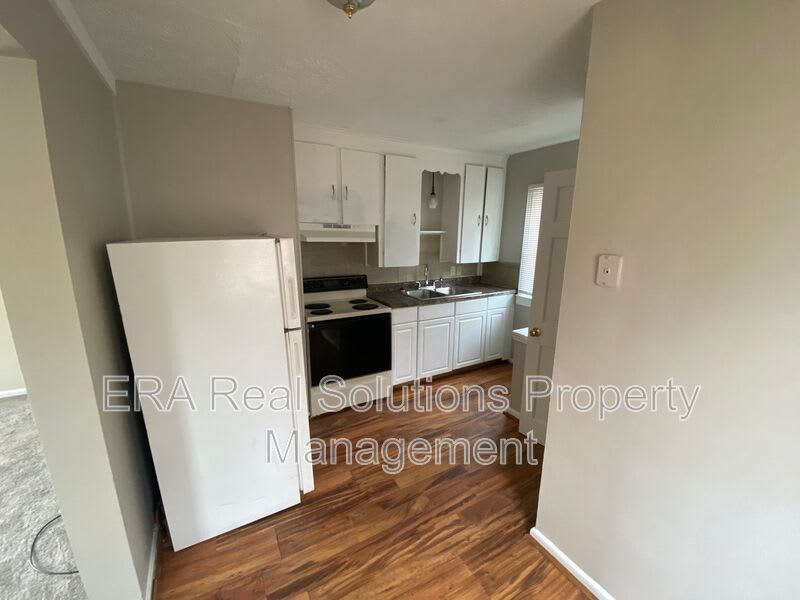 2231 Parkwood Av – photo 4