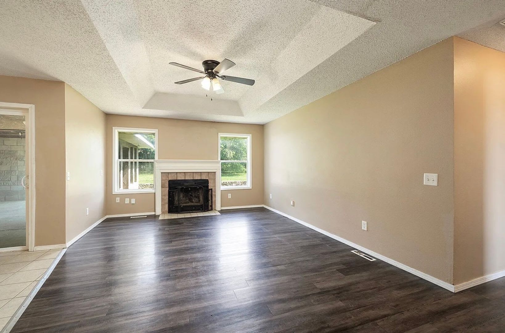 Available Now 3 bedroom 2 bath 2 car garage – photo 5