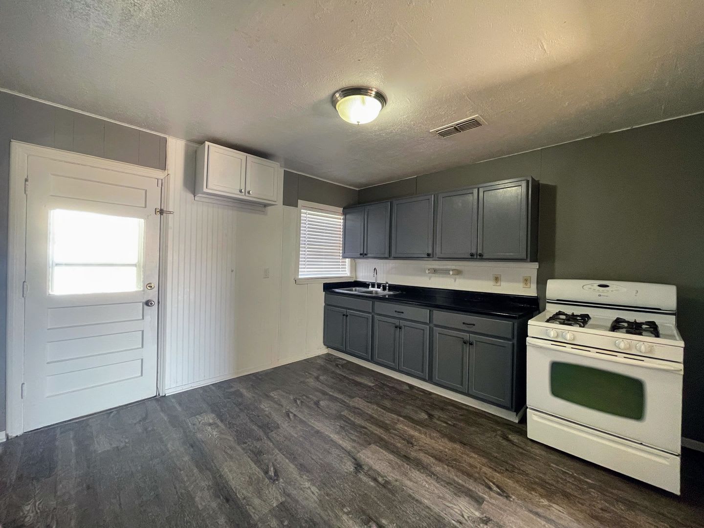 Snyder 3Br 1Ba With Storm Shelter Garage Shop Fenced Yard – photo 5