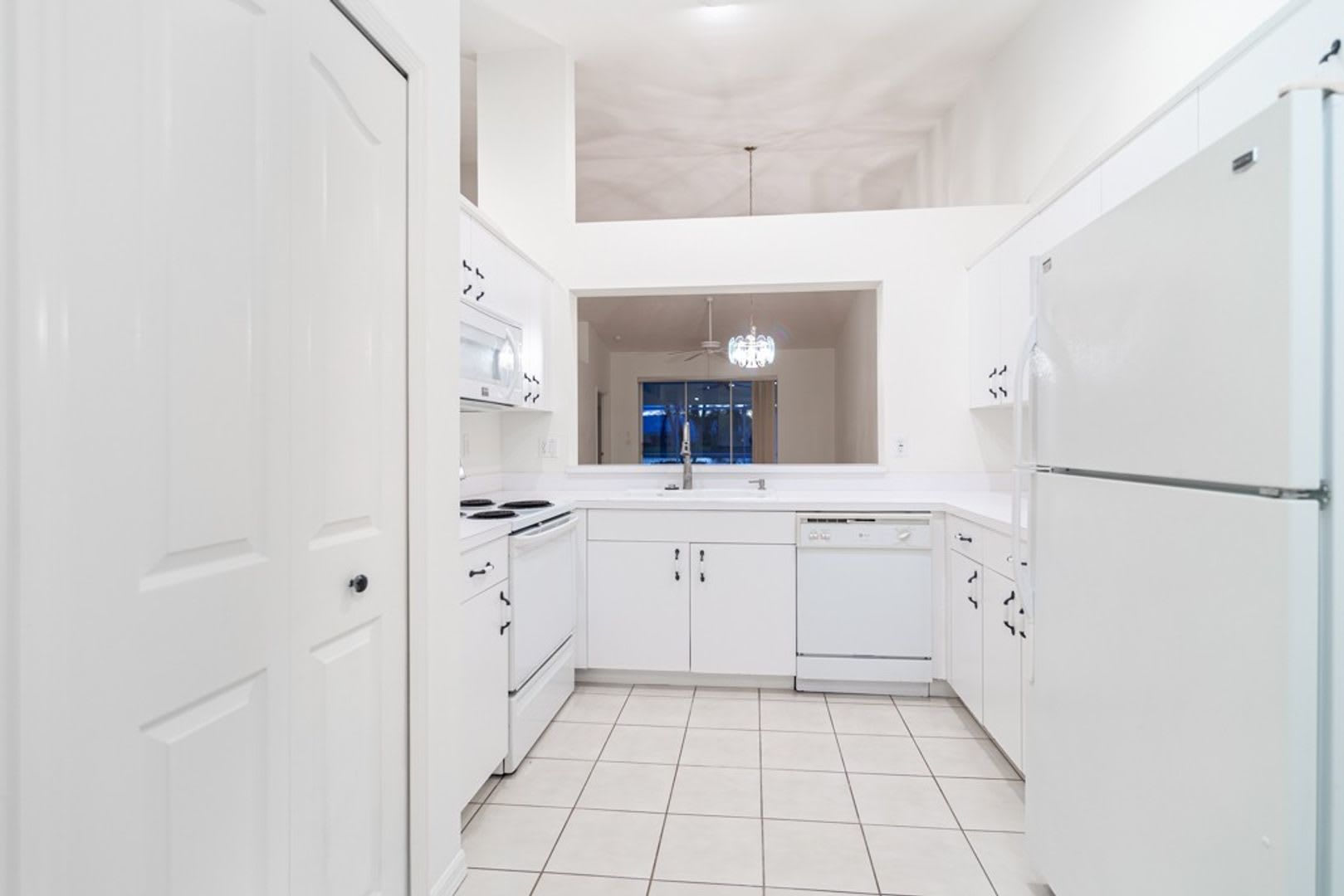 2 Bed Den 2 Bath Unfurnished Pool Home Close To Mercato Marker Lake Hidden Gem Quiet Community – photo 5